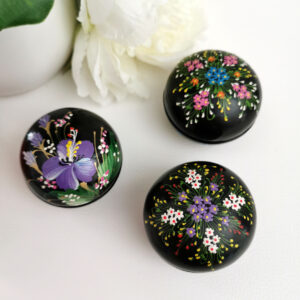 Lot de 3 petites boites rondes en bois, artisanat floral vintage - Europe de l'Est