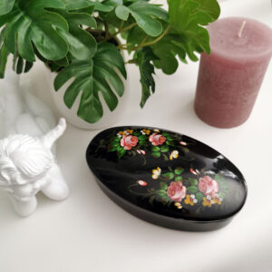 Boite en métal noire avec motif floral peint à la main - Russie