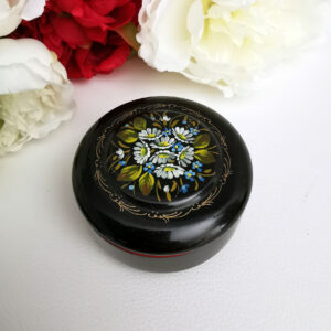 Boite ronde en métal peinte à la main fleurs blanches et bleues - Russie