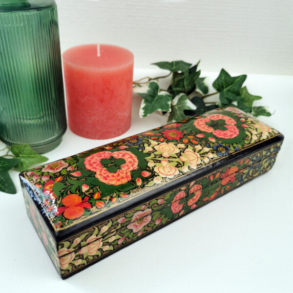 Boite rectangulaire en papier mâché laqué à motifs floraux - Inde