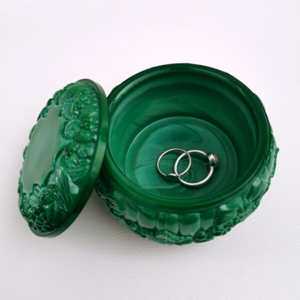 Boite en verre de malachite avec décor de fruits (Années 30) - Tchécoslovaquie – Image 4