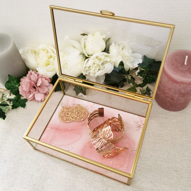 Boite à bijoux rectangulaire en verre et laiton avec fond marbré rose