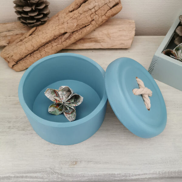 Boite bleue en bois, esprit couture – Image 2