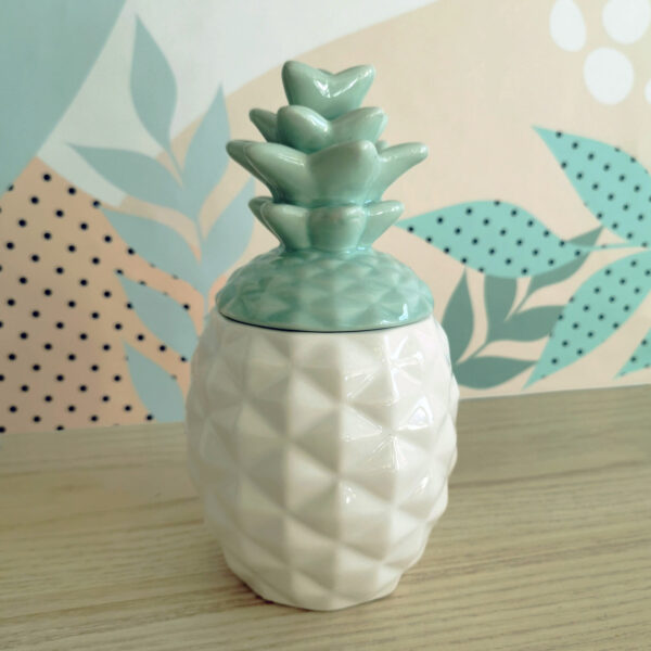 Boîte en céramique blanche en forme d'ananas avec couvercle feuillage vert clair