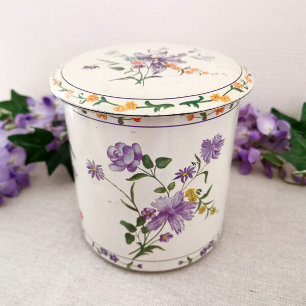 Boite en métal blanche à fleurs mauves et colorées vintage