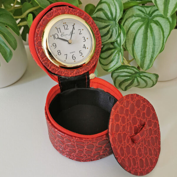 Boite à bijoux / réveil de voyage rouge effet croco – Image 3