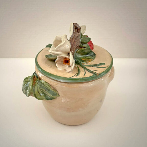 Pot en céramique émaillée décor fraise, fleurs & feuillage – Image 2