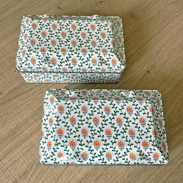 Duo de boîtes en métal des années 80/90 avec décoration florale, couvercle bombé original et intérieur piqué