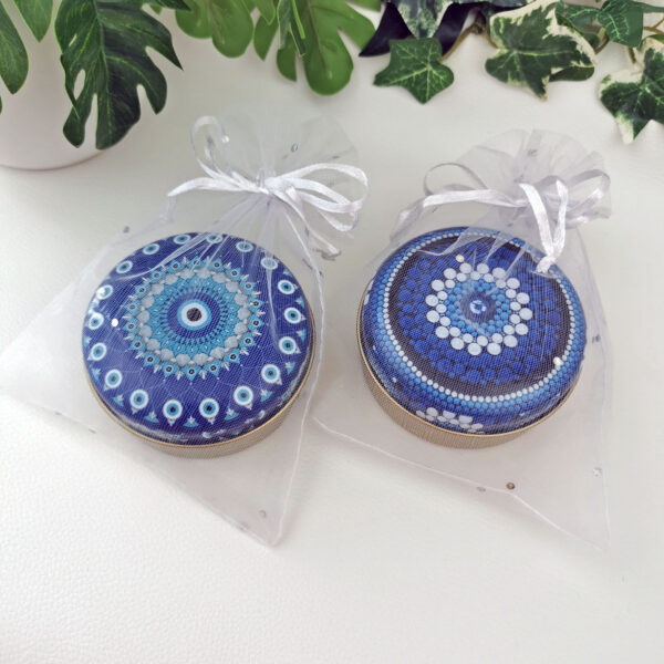 Lot de 2 boîtes métal œil porte-bonheur bleu avec pendentifs en verre