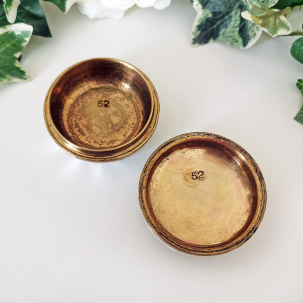 Boite ronde en nacre et laiton – Artisanat oriental – Image 2
