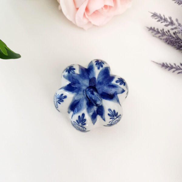 Boite en forme de fleur, porcelaine peinte à la main - esprit asiatique – Image 2