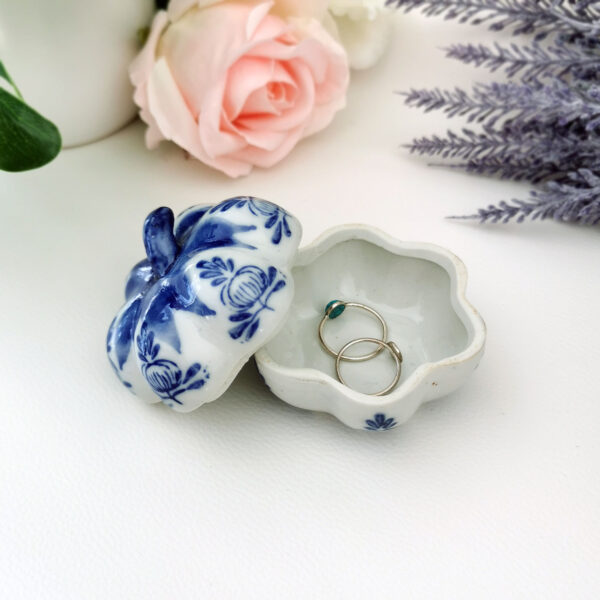 Boite en forme de fleur, porcelaine peinte à la main - esprit asiatique – Image 3