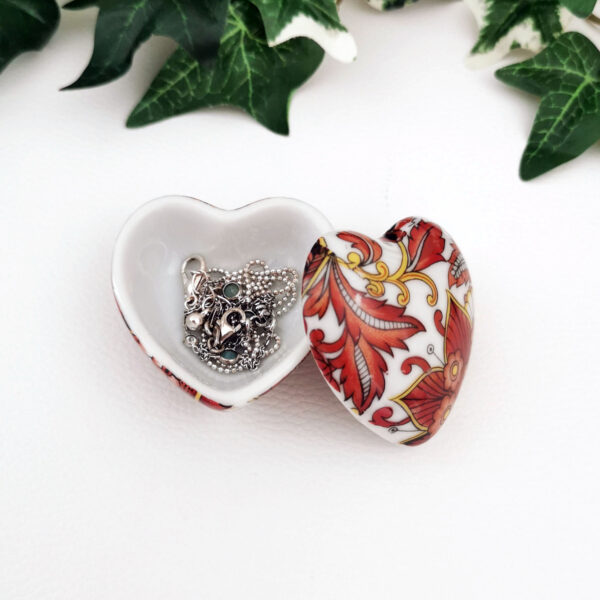 Mini-boite cœur vintage en porcelaine – Motifs floraux bruns et jaunes – Image 3