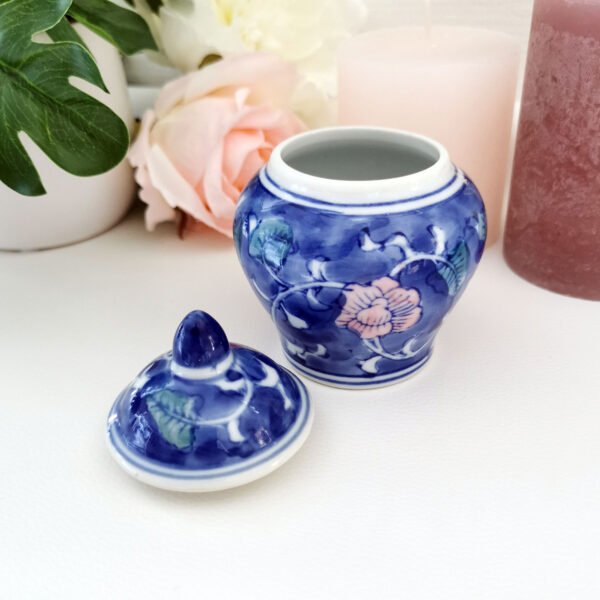 Petite boite en porcelaine, décor floral bleu et rose - Style asiatique – Image 2