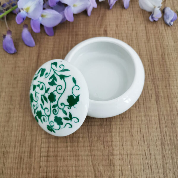 Boite ronde Yves Rocher – Porcelaine blanche et feuillage vert – Image 2