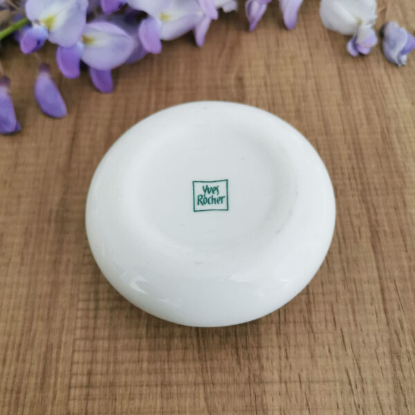 Boite ronde Yves Rocher – Porcelaine blanche et feuillage vert – Image 3