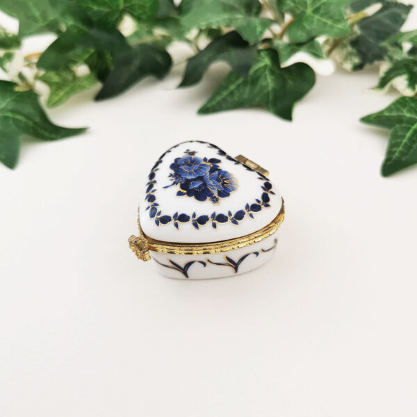 Petite boite cœur en porcelaine de Bourgogne – Fleur bleue & made in France – Image 2