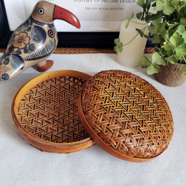 Boite ronde en bambou tressé – Artisanat asiatique ancien – Image 2
