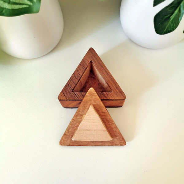 Petite boite triangulaire en bois marqueté - Madagascar (années 60) – Image 5