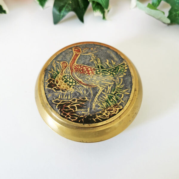 Boite en laiton émaillé, décor d’oiseaux exotiques - artisanat oriental (années 60/80) – Image 3