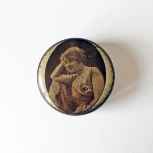 boîte ancienne ronde en métal avec portrait Belle Époque signé Reutlinger