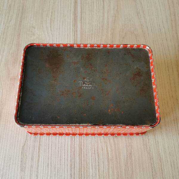 Boite ancienne Massilly en métal – Rouge orangé & petites fleurs blanches (années 60) – Image 6