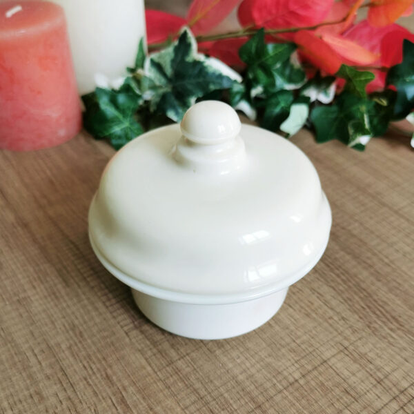 Petite boîte ancienne en opaline blanche Massily avec couvercle, France années 70