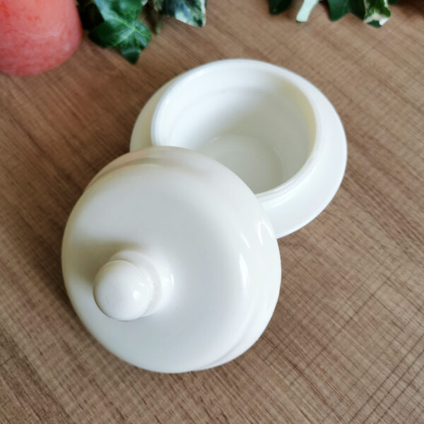 Petite boite / terrine en opaline blanche – Massily France (années 70/80) – Image 2