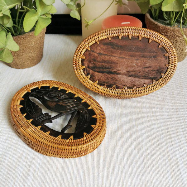 Boite ovale artisanale en osier et bois sculpté, motif héron - Asie du Sud-Est – Image 4