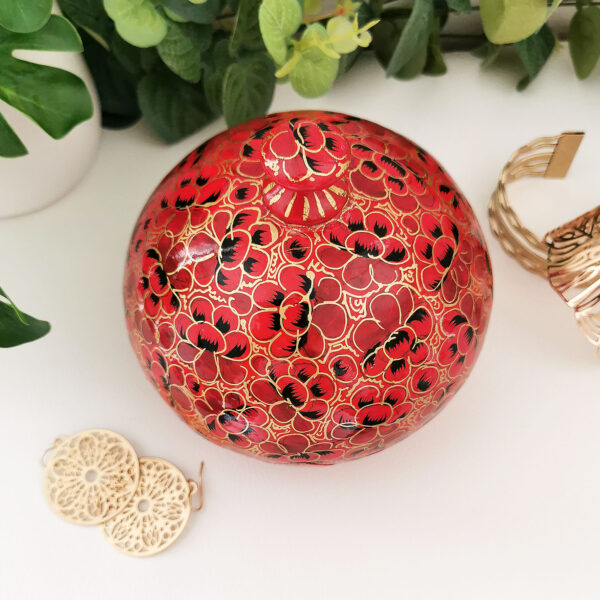 Boite ronde en papier mâché laqué - Rouge coquelicot et or, artisanat du Cachemire (Inde) – Image 2