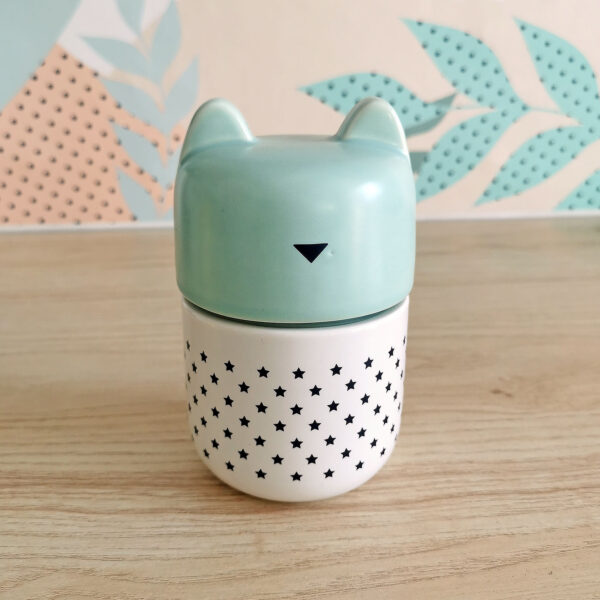 Boite alimentaire chat signée Bandjo en porcelaine verte en forme de chat avec couvercle