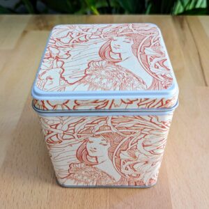 boîte à thé artisanale carrée motif visage féminin Art Nouveau – Les Boîtes du Luberon