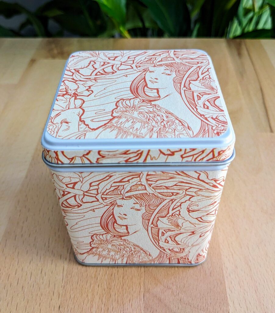 boîte à thé artisanale carrée motif visage féminin Art Nouveau – Les Boîtes du Luberon