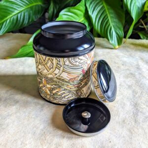 boîte à thé artisanale noire décor floral hémérocalles style Mucha – Les Boîtes du Luberon