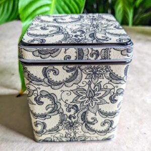 boîte à thé artisanale carrée motif floral noir et blanc – Les Boîtes du Luberon