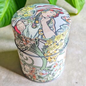 boîte à thé artisanale ronde motif fleurs jaunes et femme style Mucha – Les Boîtes du Luberon