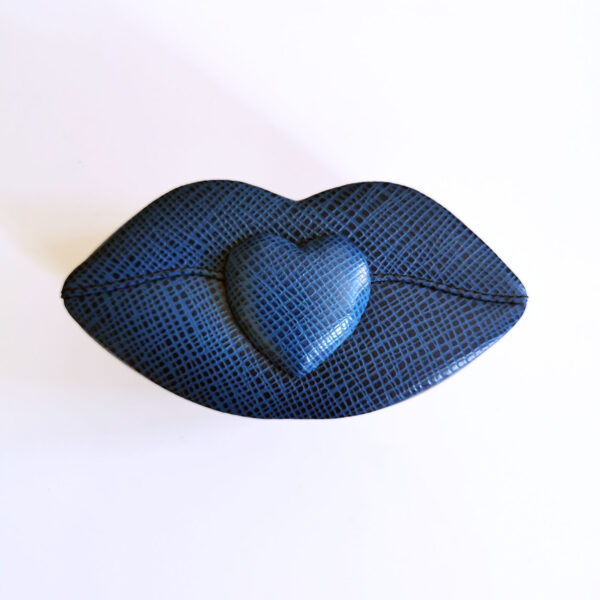 Boite lèvres bleues en simili cuir et suédine – Image 2