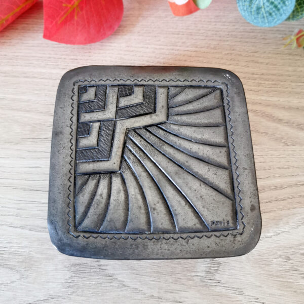 Boite en étain Art Déco signée Petiz (vers 1920/1940) – Image 3