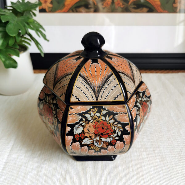 boîte en faïence italienne vintage à décor floral, forme pentagonale, années 1970–1980