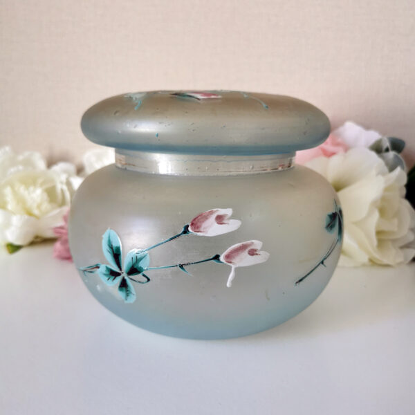 Bonbonnière ancienne en verre dépoli, décor floral émaillé (années 1920/1940) – Image 3