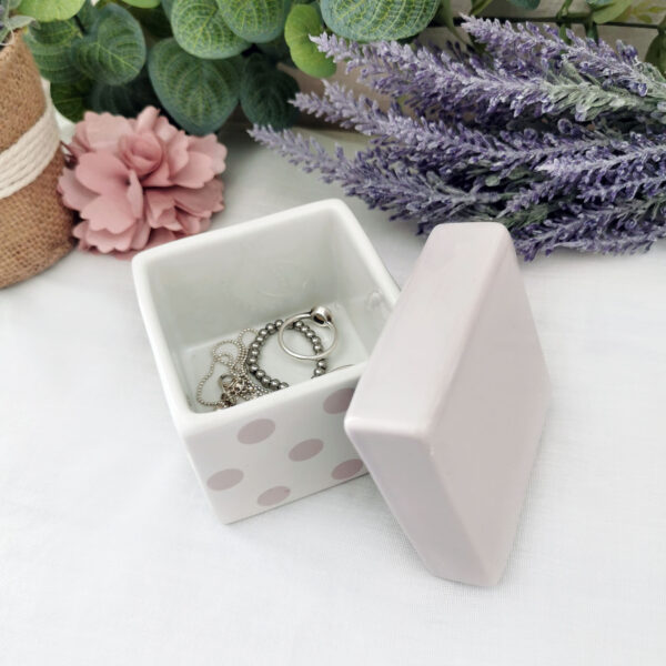 Boite en céramique blanche et mauve à pois – petite boite décorative – Image 3