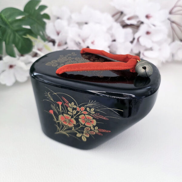 Petite boîte japonaise vintage noire à décor floral doré et rouge en forme de tong