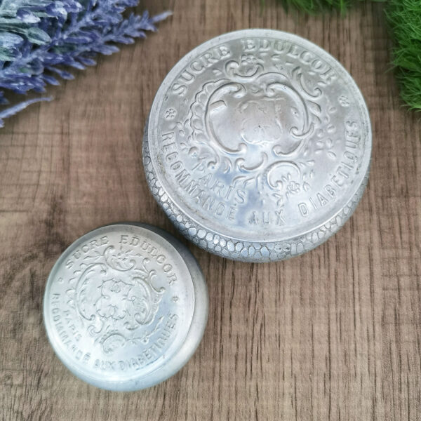 lot de deux boîtes en aluminium à édulcorant époque 1900-1920