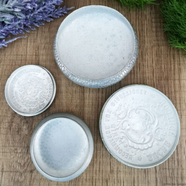 Lot de 2 petites boites rondes en aluminium à sucrettes (Années 1900/1920) – Image 3