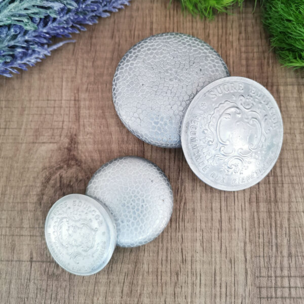 Lot de 2 petites boites rondes en aluminium à sucrettes (Années 1900/1920) – Image 5