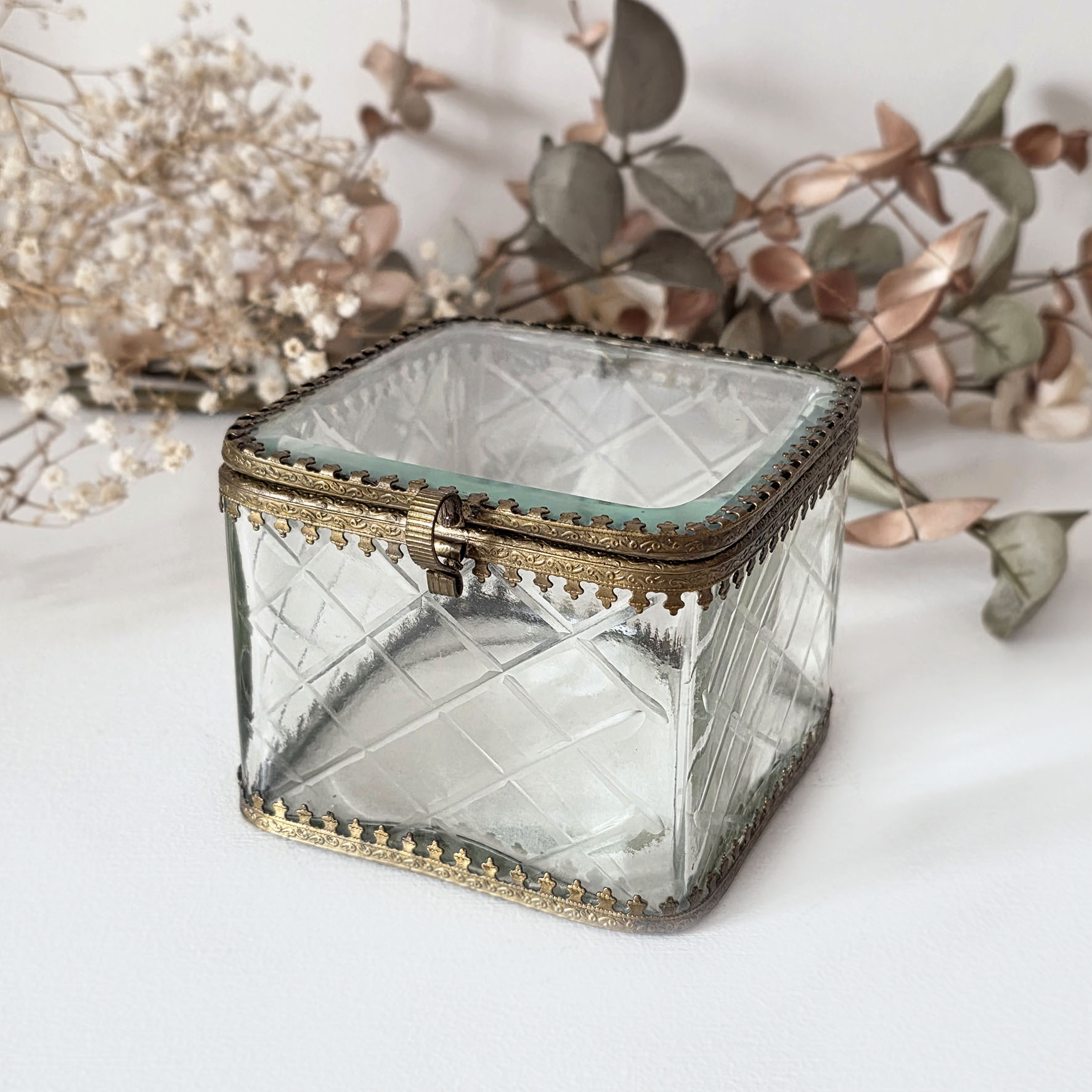 Boite vitrine ancienne en verre gravé et laiton - Belle Époque (Années 1890/1910) – Image 3