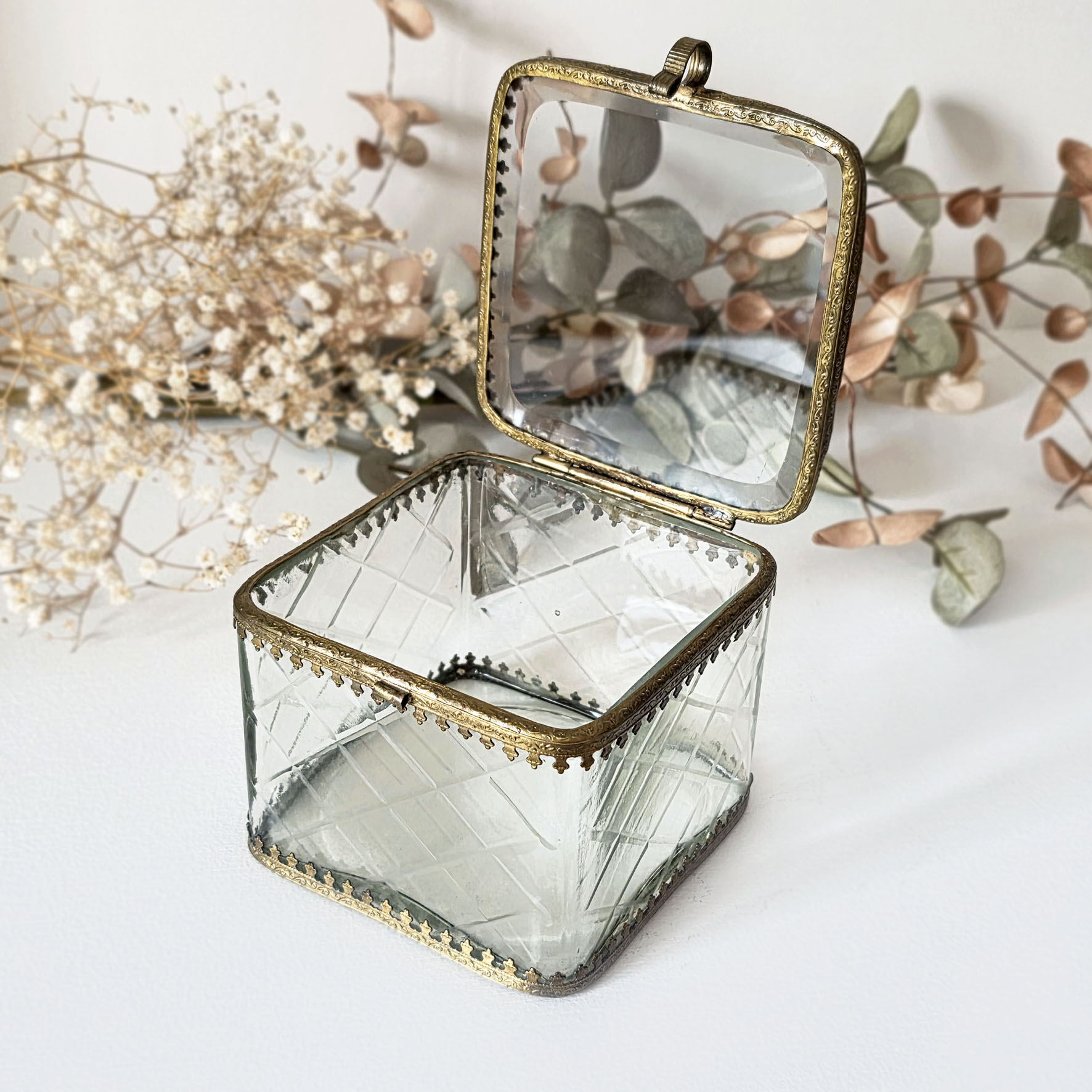 Boite vitrine ancienne en verre gravé et laiton - Belle Époque (Années 1890/1910) – Image 5