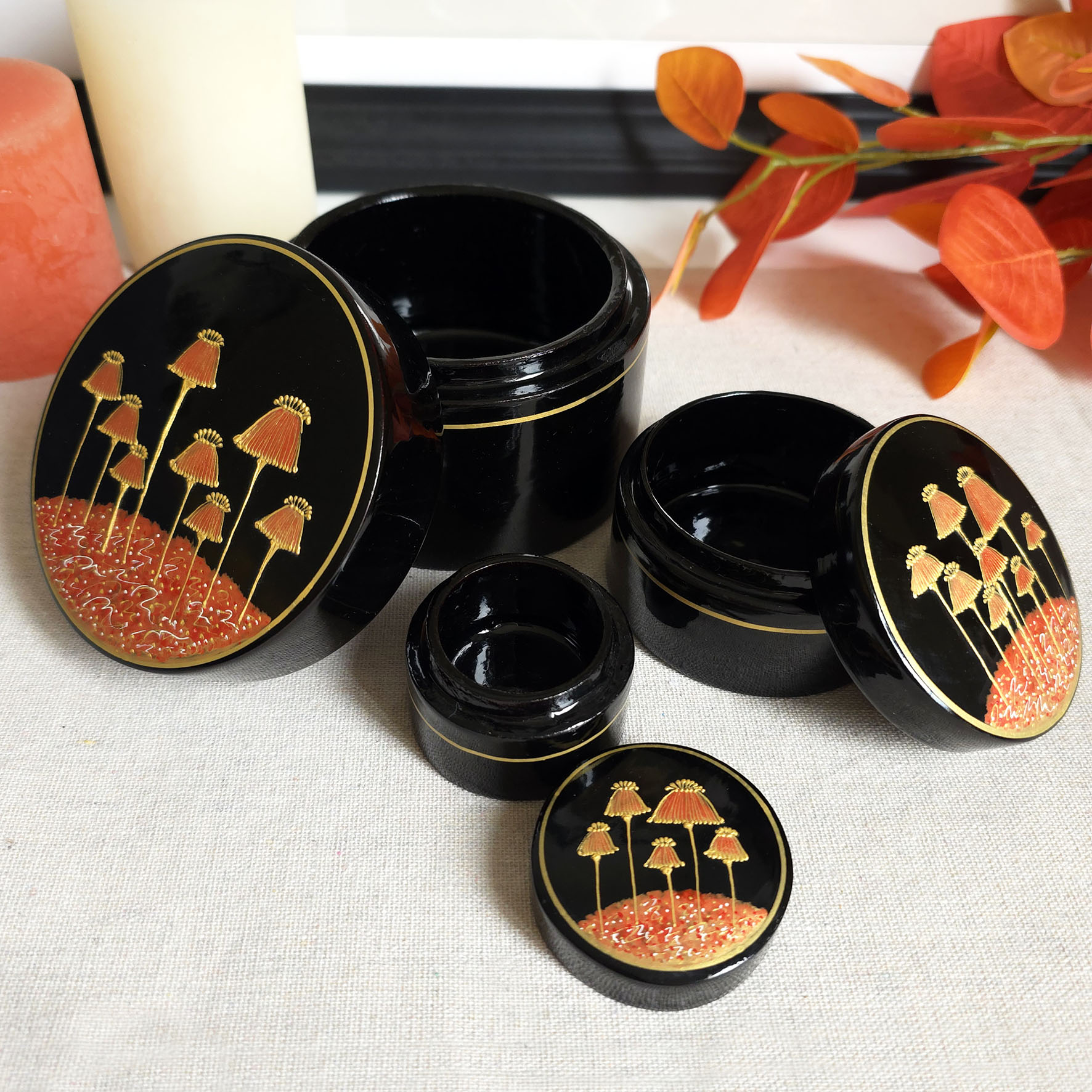 Lot de trois boites gigognes laquées - Papier mâché peint à la main (Asie, fin XXᵉ siècle) – Image 3