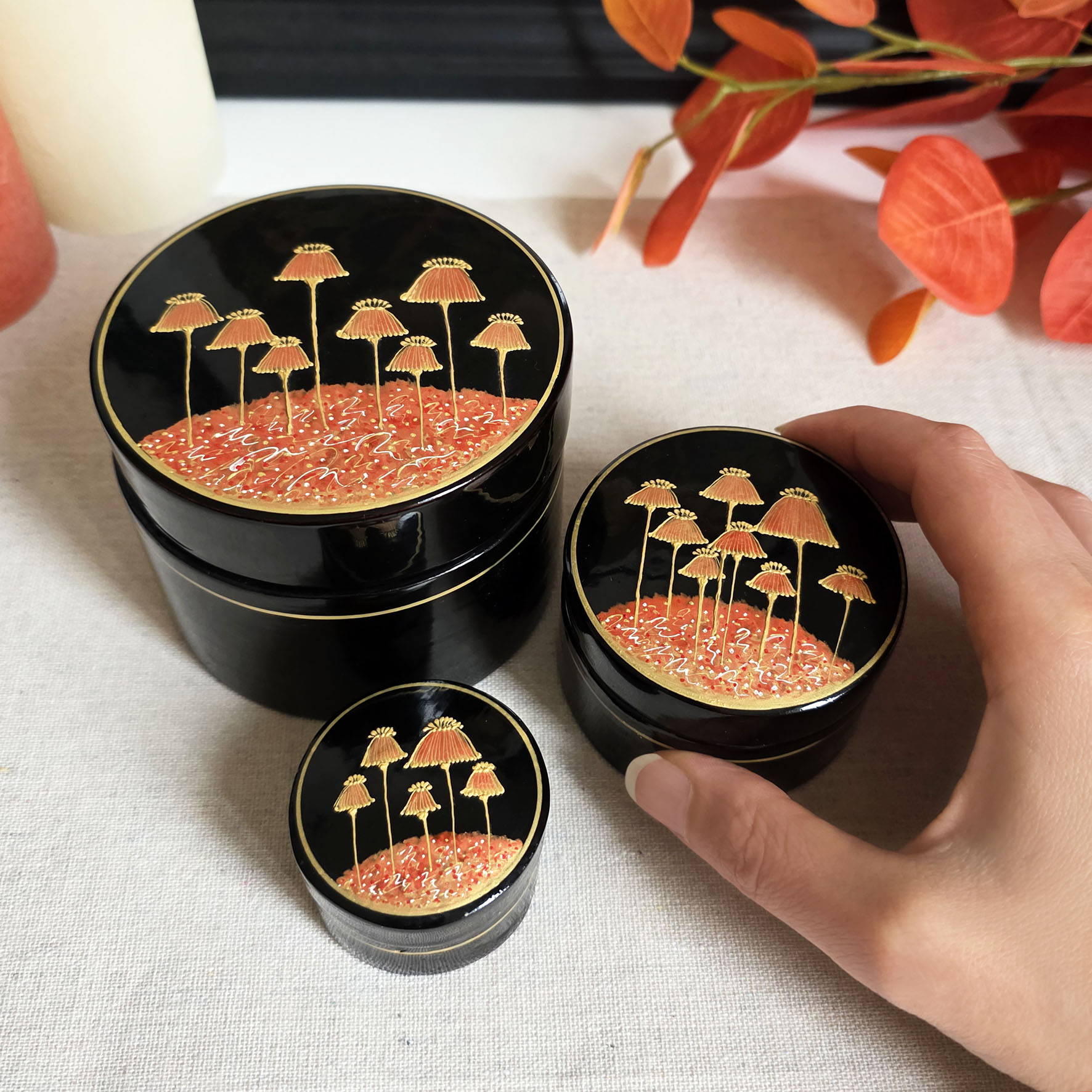 Lot de trois boites gigognes laquées - Papier mâché peint à la main (Asie, fin XXᵉ siècle) – Image 5