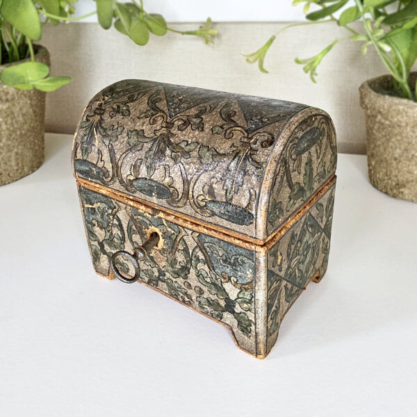 coffret ancien en cuir patiné Norsa Venezia, fabrication artisanale vénitienne fin XIXe siècle avec clé fonctionnelle, idéal en déco contemporaine